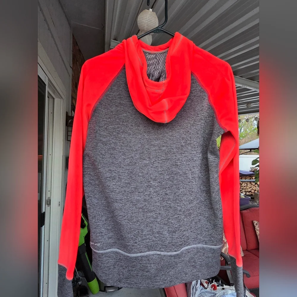 Nike Therma Fit Swoosh Training Pullover Hoodie Women's Medium Neon Pink Gray